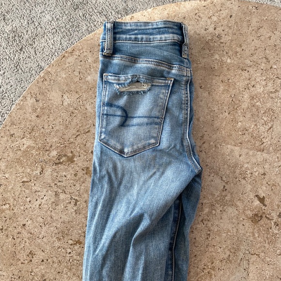 Medium wash American Eagle jeans! - Picture 2 of 3